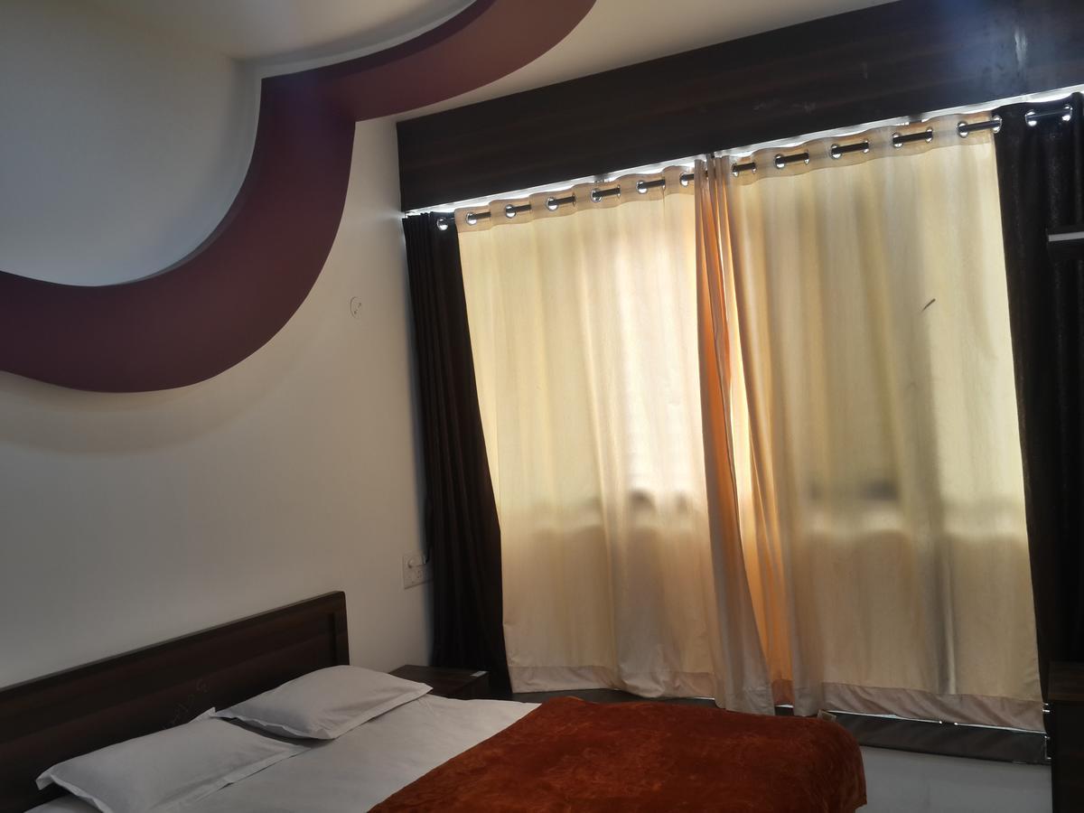 Hotel Holiday Era Opposite Railway Station Aurangabad  Exteriör bild