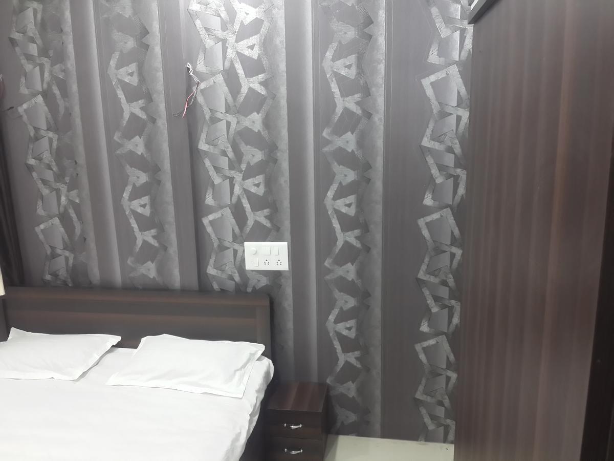 Hotel Holiday Era Opposite Railway Station Aurangabad  Exteriör bild