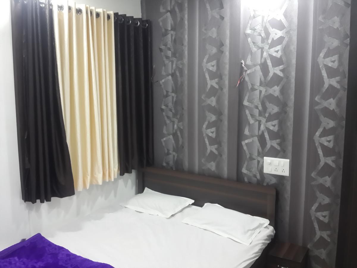Hotel Holiday Era Opposite Railway Station Aurangabad  Exteriör bild