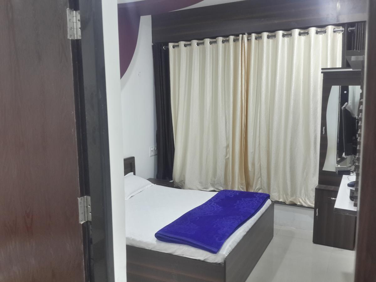 Hotel Holiday Era Opposite Railway Station Aurangabad  Exteriör bild