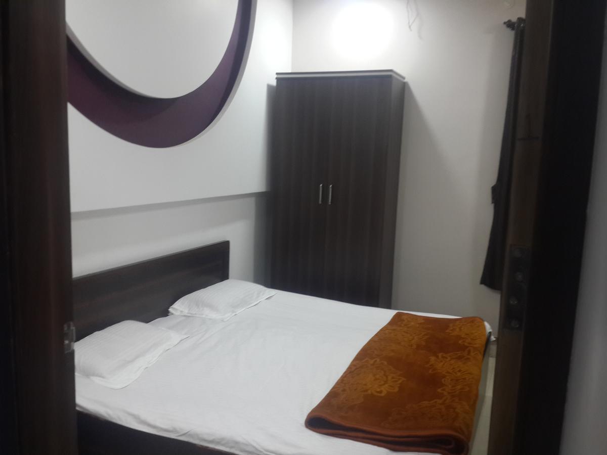Hotel Holiday Era Opposite Railway Station Aurangabad  Exteriör bild