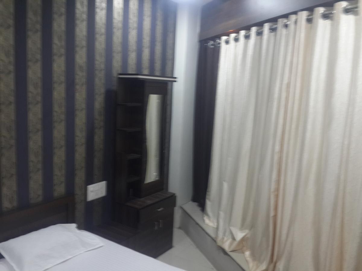 Hotel Holiday Era Opposite Railway Station Aurangabad  Exteriör bild