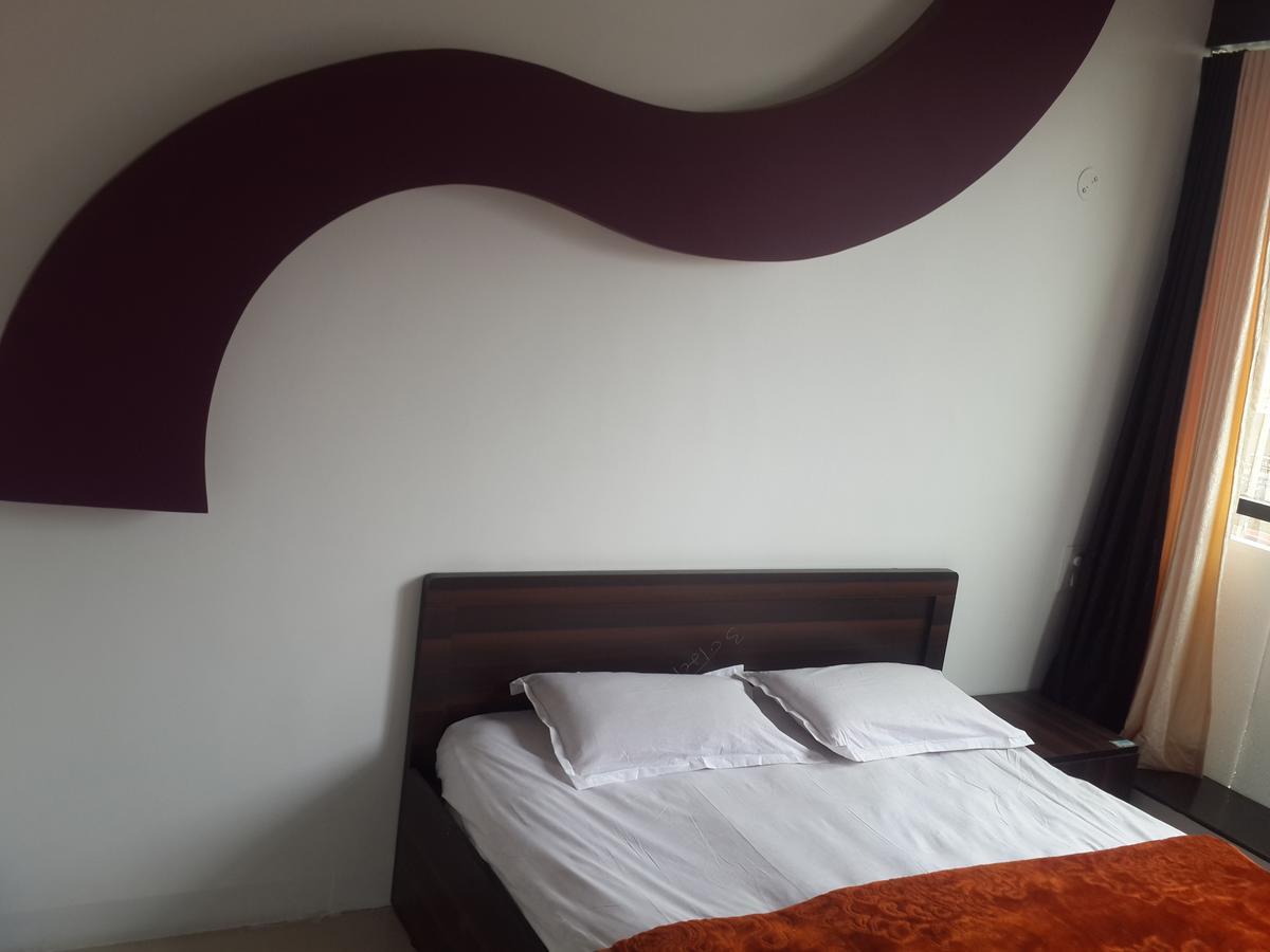 Hotel Holiday Era Opposite Railway Station Aurangabad  Exteriör bild