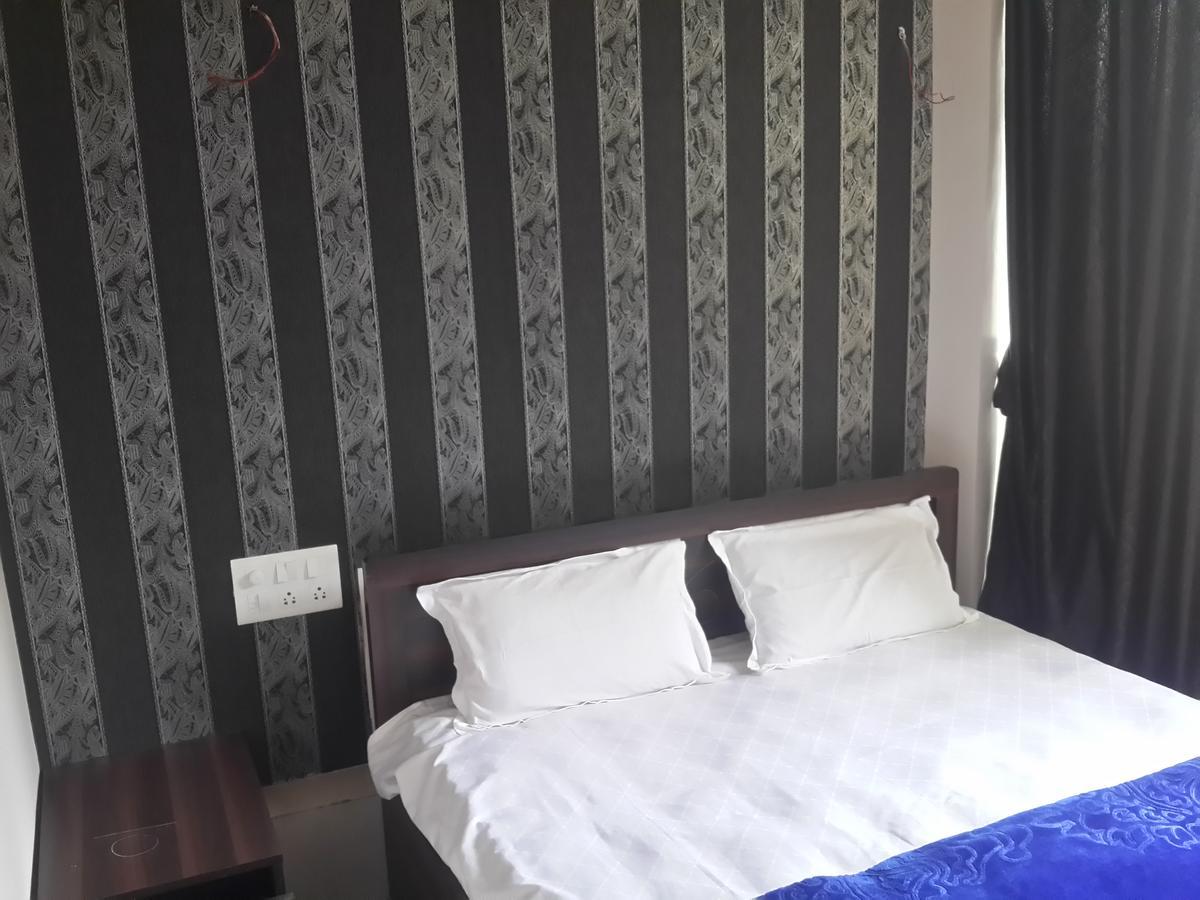 Hotel Holiday Era Opposite Railway Station Aurangabad  Exteriör bild