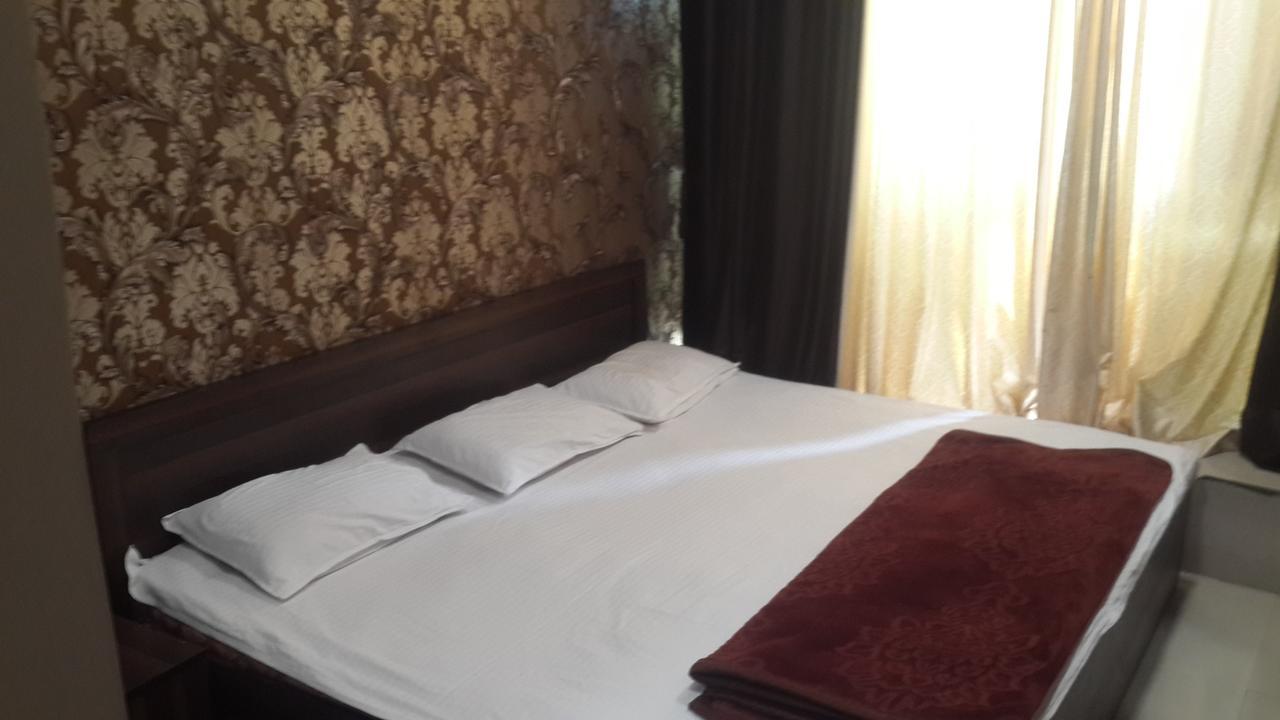 Hotel Holiday Era Opposite Railway Station Aurangabad  Exteriör bild